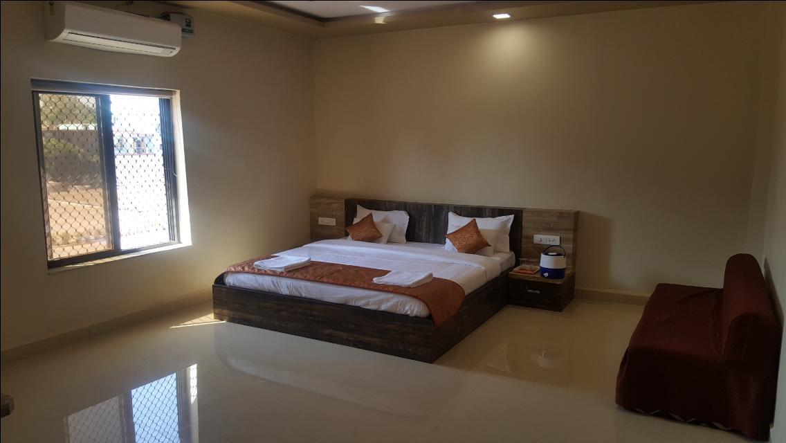 Hotel Shehnai Garden Khurai Buitenkant foto